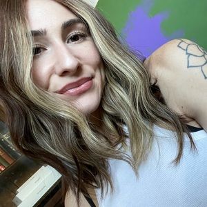 Meet your Posher, Chloe